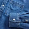 Ultrajemná džínová košile v oversized střihu s rovným lemem a zkrácenou délkou