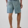 Volné džínové šortky ve stylu 90. let