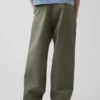 volné khaki kalhoty