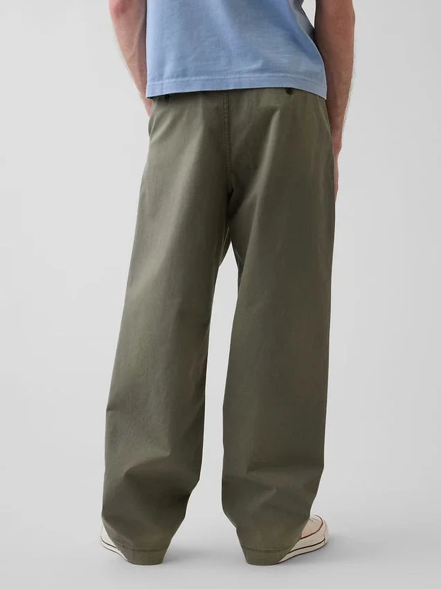 volné khaki kalhoty