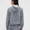 Větrovka GapFit Tech Gingham