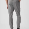 Úzké joggingové kalhoty GapFit Tech
